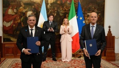 Roma: Acuerdo estratégico entre YPF y ENI para exportar GNL al mundo