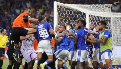23 expulsados y récord en Brasil: Batalla campal entre Cruzeiro y Atlético Mineiro