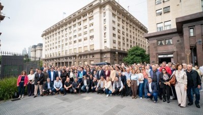 Intendentes se movilizaron al ministerio de Economía para reclamar por obras y recursos