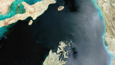 Estrecho de Ormuz: Irán atacó y secuestró tres barcos cargueros 